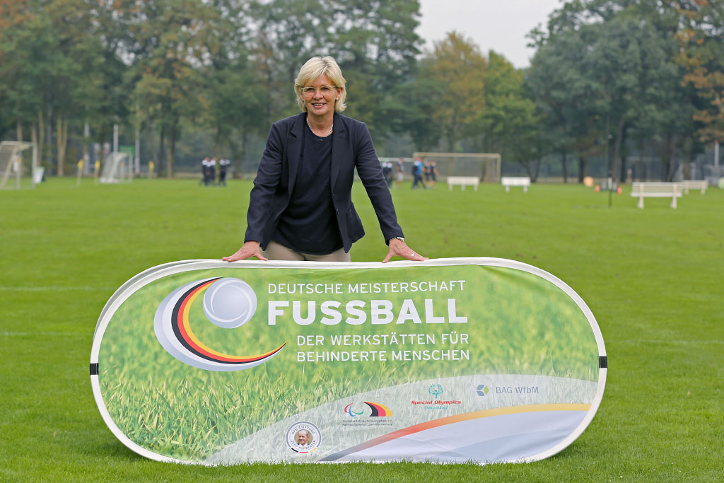 Silvia Neid eröffnete die Deutsche Meisterschaft der Werkstätten
