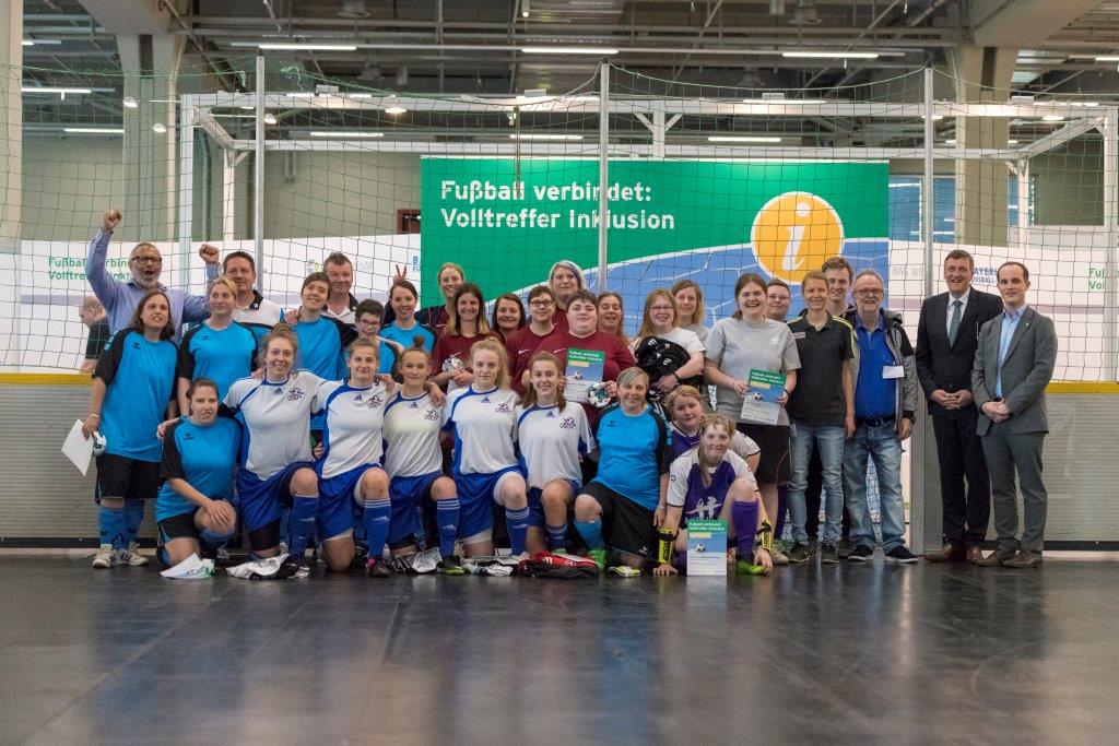 Die Teilnehmerinnen der Aktion "Volltreffer Inklusion" auf der Werkstätten:Messe 2018